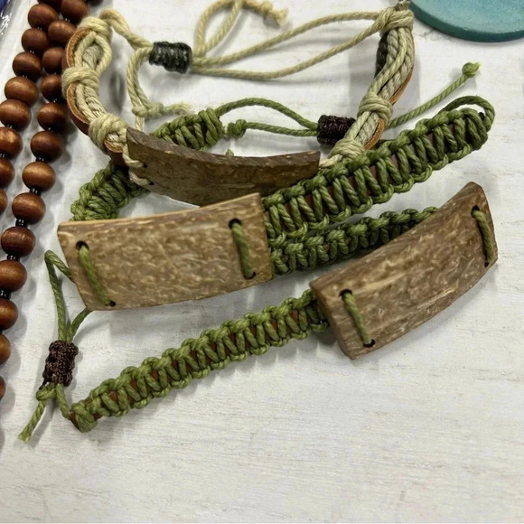 Lot of 23 pieces of Boutique Jewelry, necklaces, bracelets, charms, costume ring - Picture 3 of 13